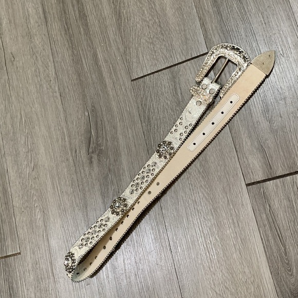 Blazin Roxx Western Style Rhinestone Leather Belt.          size  L
